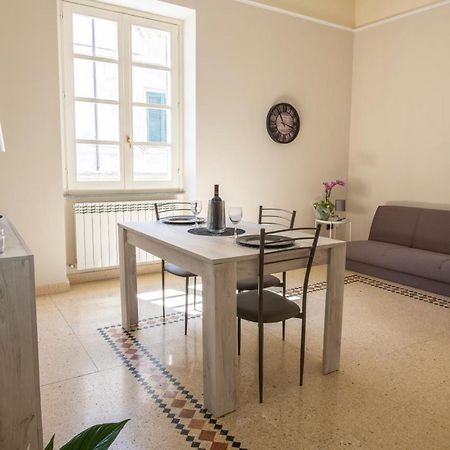 Corner Cavour Apartment Sassari Buitenkant foto